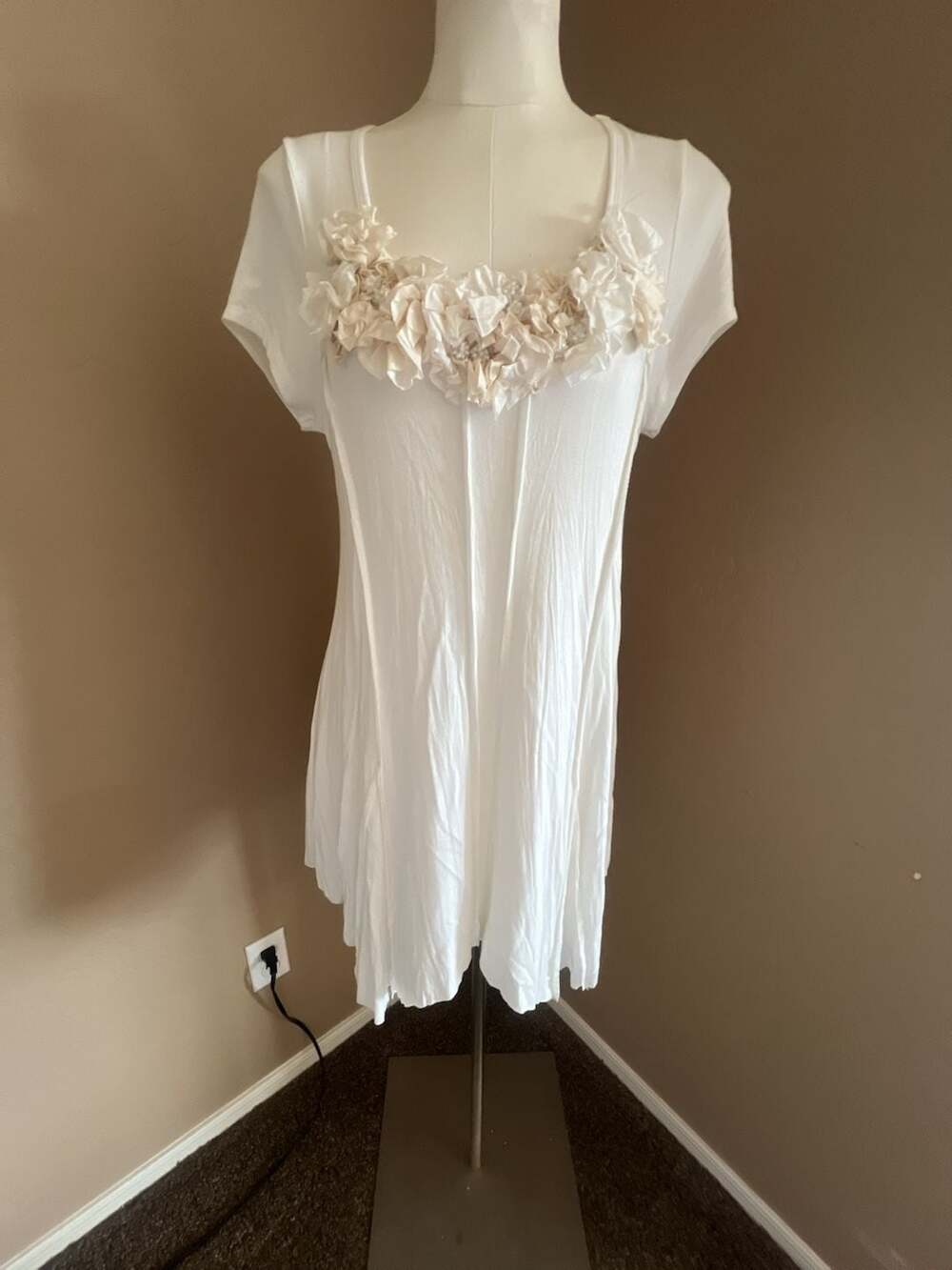 Karen Kane Women's White Embellished Ruffle Front Cap Sleeve Tunic Top